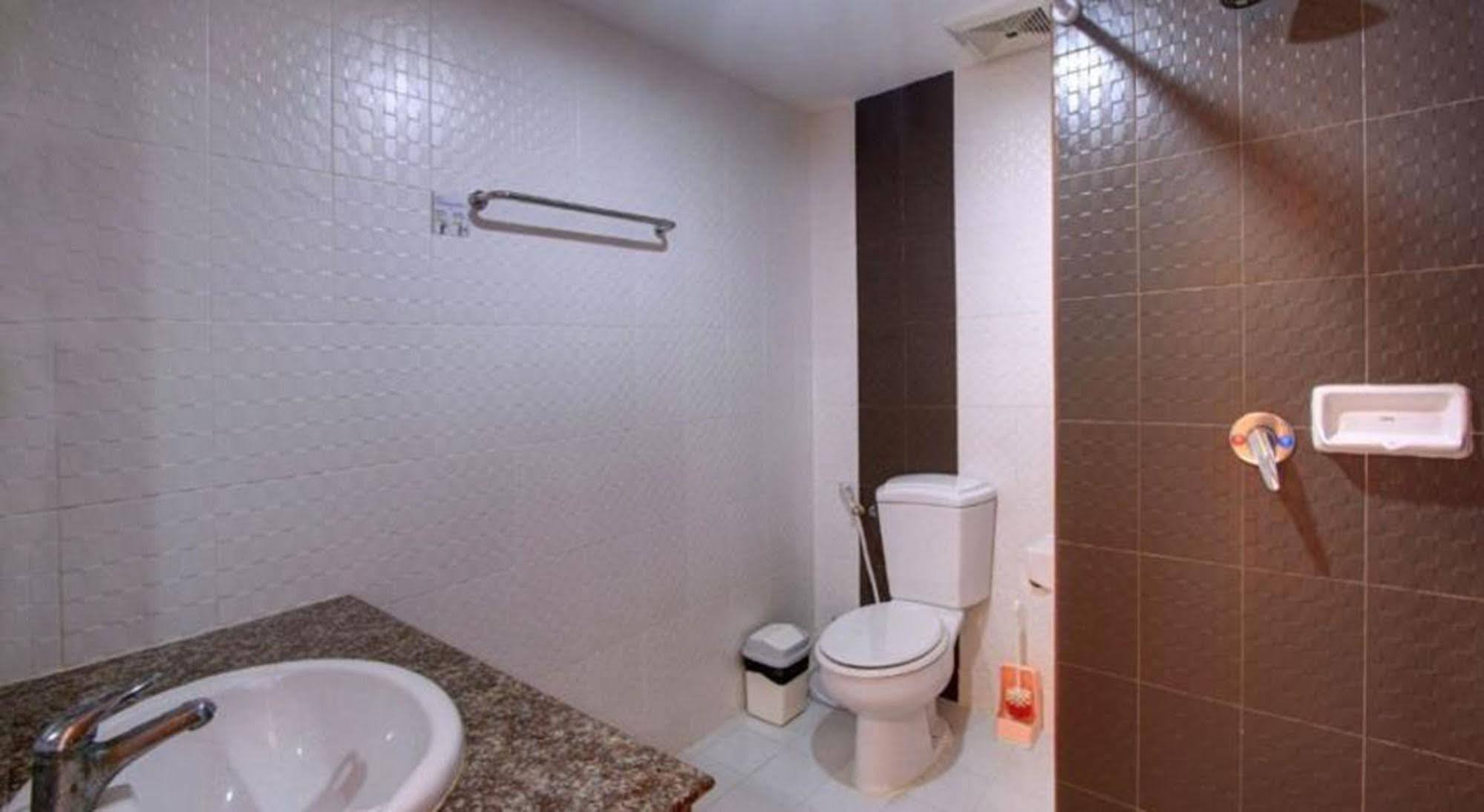 The Galiness International Backpacker Hostel Phuket Patong Eksteriør billede